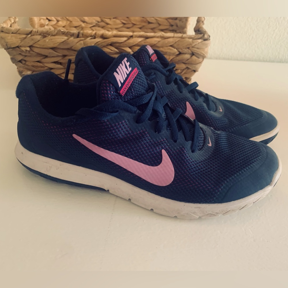 Navy Blue Nike Flex Experience RN4 size 9